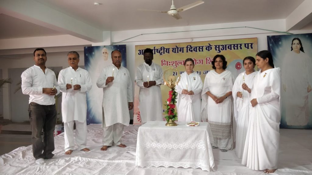 सुख शांति भवन में -योग शिविर का शुभारम्भ