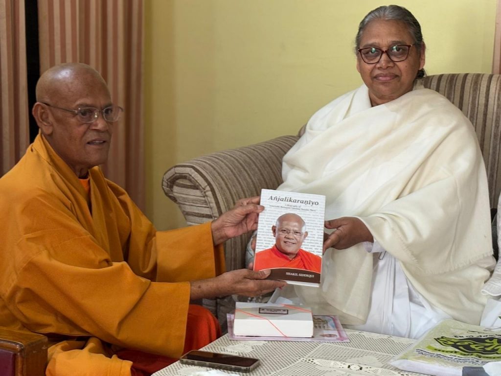 श्रीलंका से पधारे महाबोधि सोसाइटी ऑफ श्रीलंका फाउंडेशन के प्रेसिडेंट बानगल उपतिस्स से मिली ब्रह्माकुमारीज् का प्रतिनिधिमंडल